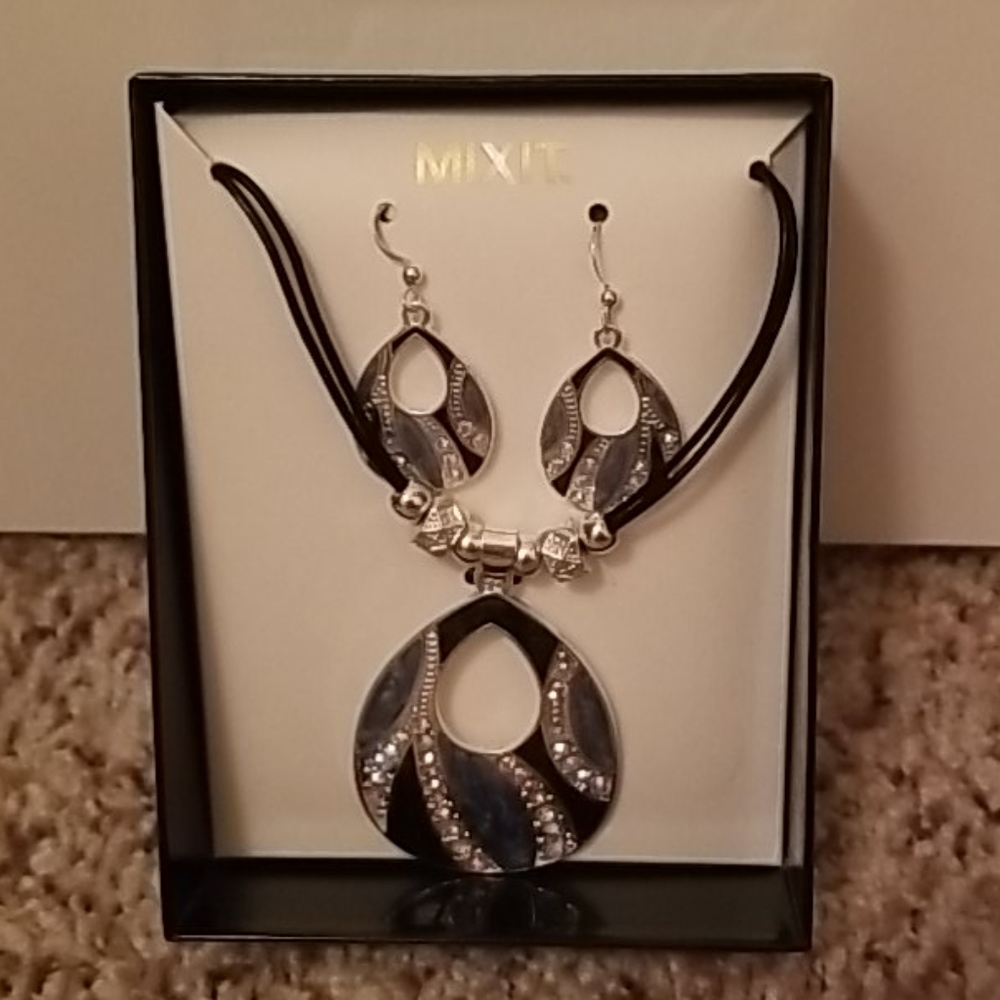 Necklace and Earrings Set